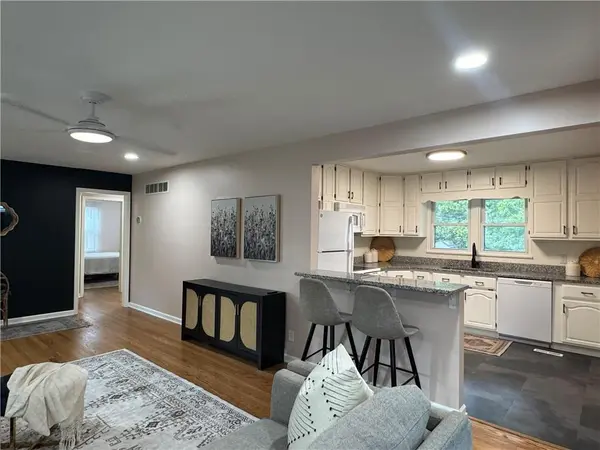 1210 NE Shady Lane DR, Gladstone, MO 64118