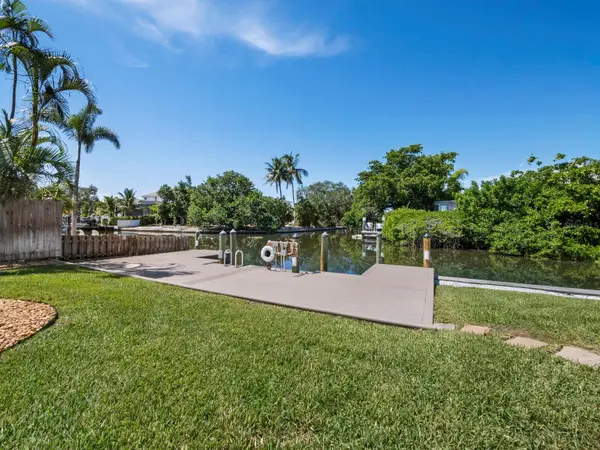 5012 HIGEL AVE, Sarasota, FL 34242