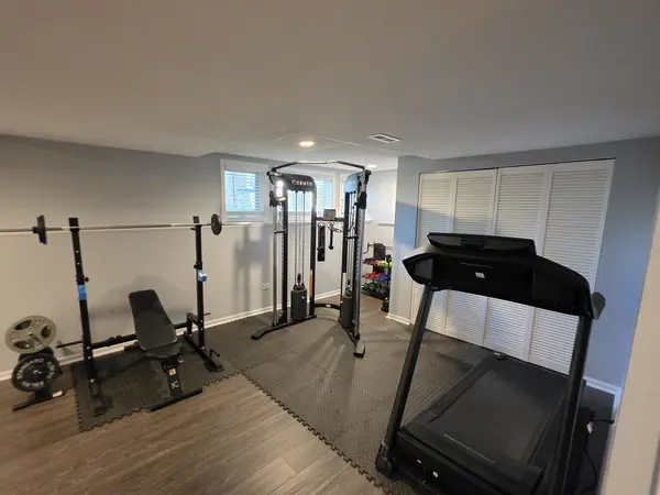 1043 W Sutton CT, Palatine, IL 60067