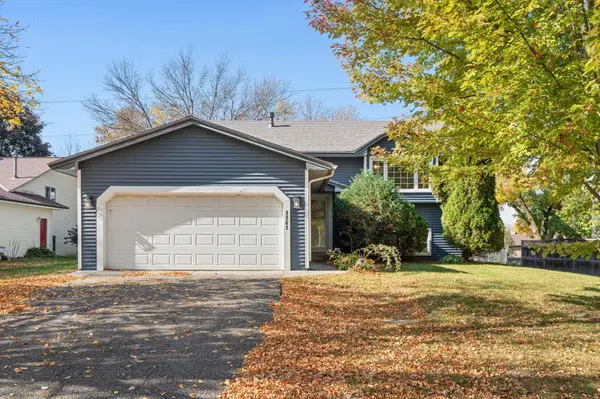 8961 Sycamore LN N, Maple Grove, MN 55369