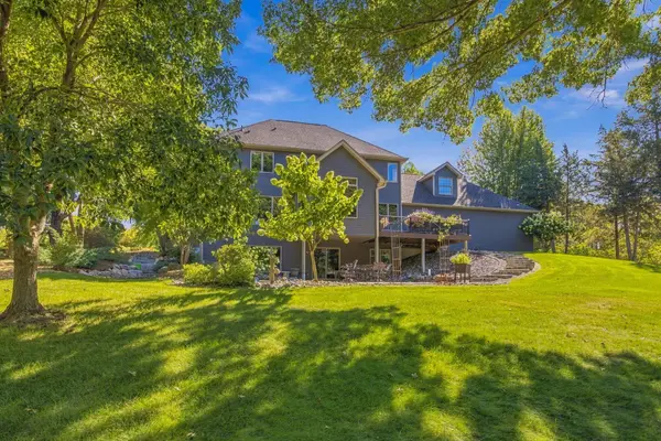 713 Crosby DR, Hudson, WI 54016