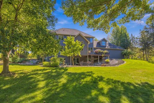 713 Crosby DR, Hudson, WI 54016