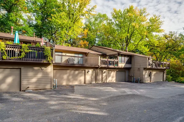 472 W Eagle Lake DR, Maple Grove, MN 55369