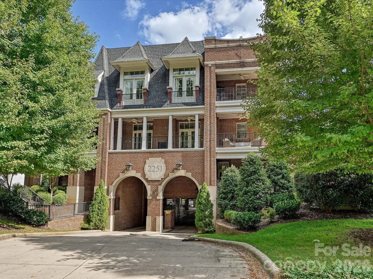 2251 Selwyn AVE #203, Charlotte, NC 28207