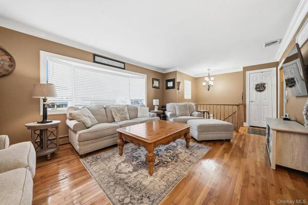 1523 Dewey AVE, North Bellmore, NY 11710