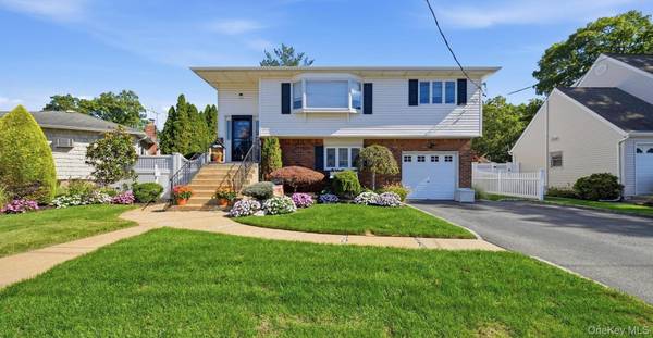 1523 Dewey AVE, North Bellmore, NY 11710