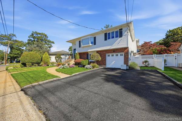 1523 Dewey AVE, North Bellmore, NY 11710