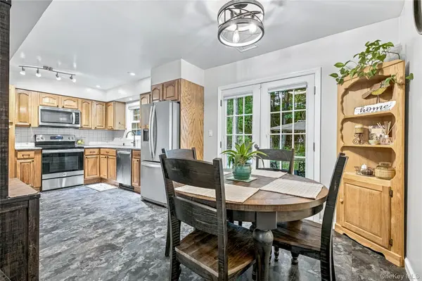 4 Bartlett Commons #4, Yaphank, NY 11980