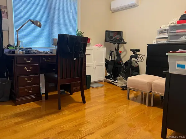 6430 231st ST, Oakland Gardens, NY 11364