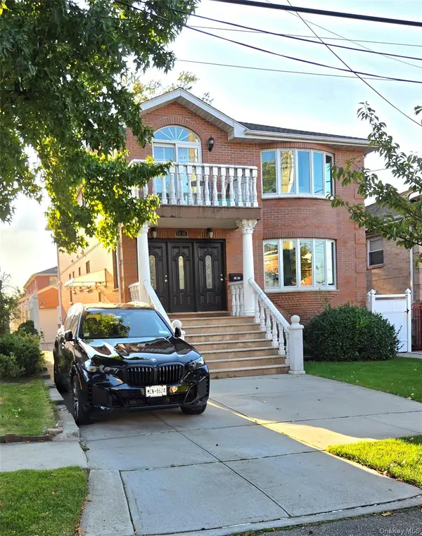 6430 231st ST, Oakland Gardens, NY 11364