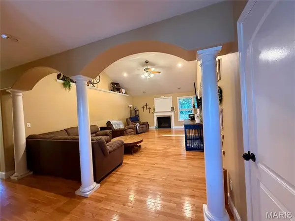 1274 Jonathan CT, Washington, MO 63090