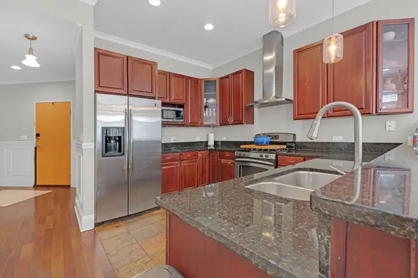 1154 W Diversey Pkwy #2W, Chicago, IL 60614