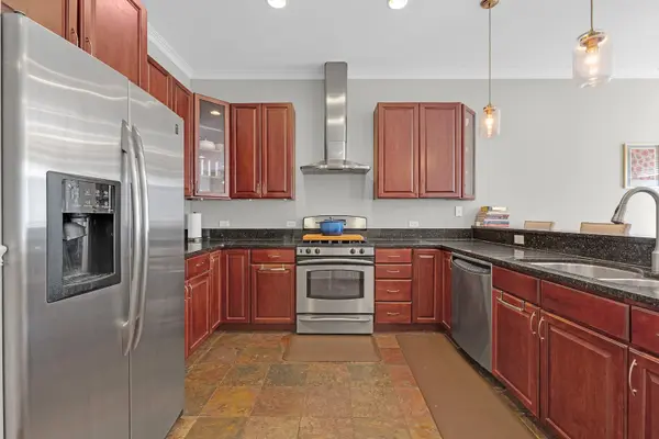 1154 W Diversey Pkwy #2W, Chicago, IL 60614