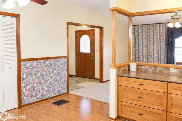 702 E Franklin ST, Bloomfield, IA 52537