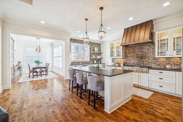 425 Glen West Dr, Nashville, TN 37215
