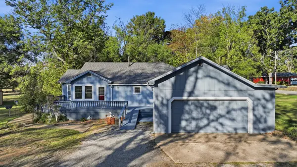 1110 Hawthorn ST, Houston, MO 65483