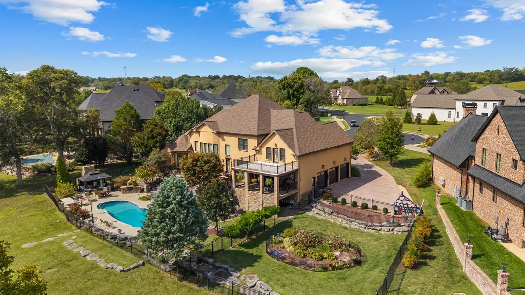 824 Stonebrook Dr, Lebanon, TN 37087