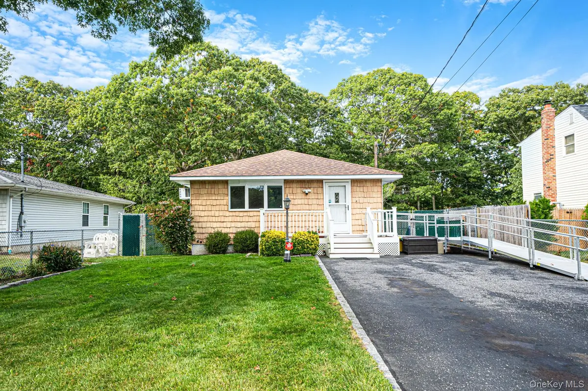 87 Somerset AVE, Mastic, NY 11950