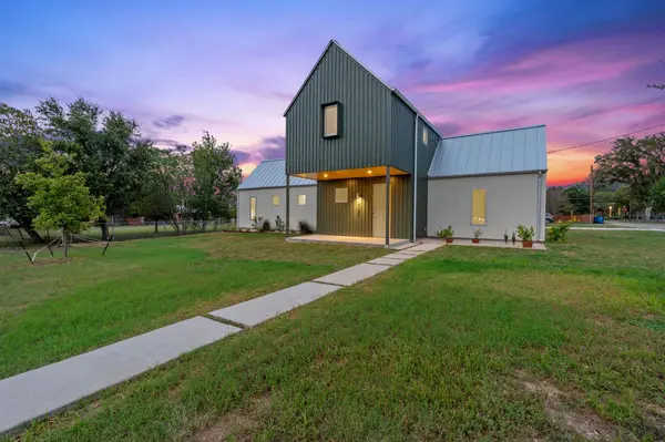 420 S Brazos ST, Lockhart, TX 78644