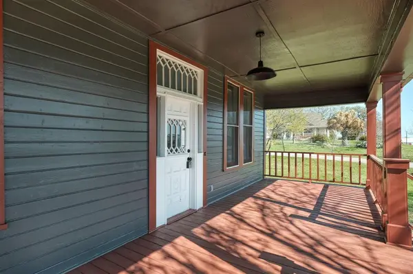 100 S Broad ST, Coupland, TX 78615