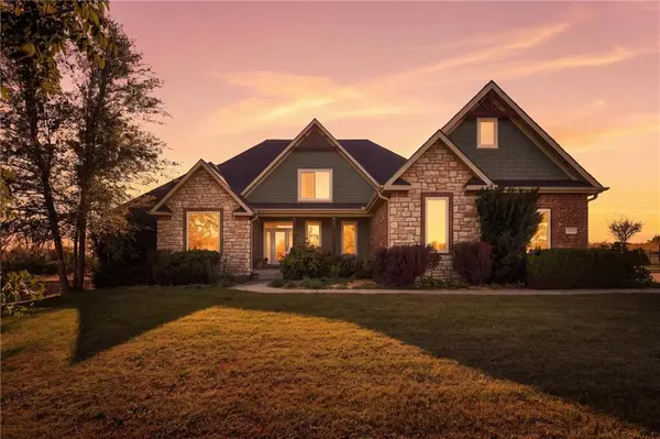 22205 143rd Pkwy, Basehor, KS 66007