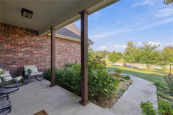 22205 143rd Pkwy, Basehor, KS 66007