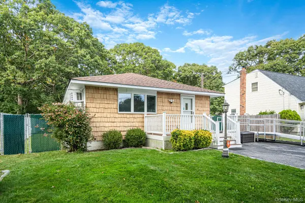 87 Somerset AVE, Mastic, NY 11950