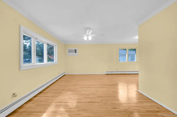 87 Somerset AVE, Mastic, NY 11950