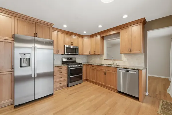 902 N ROHLWING RD, Palatine, IL 60074