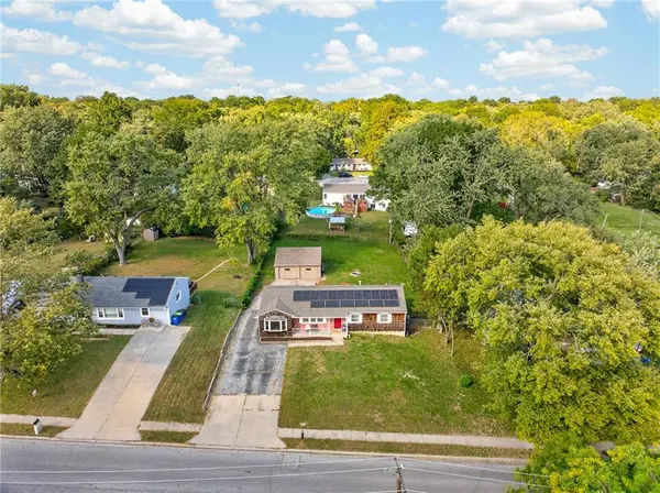 1300 NE SHADY LANE DR, Gladstone, MO 64118