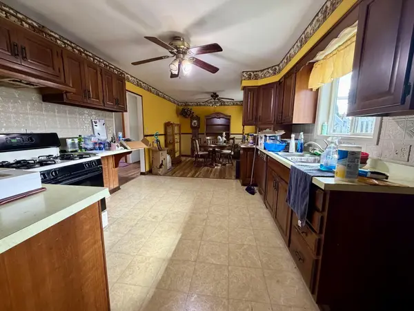 815 W 39th Avenue, Hobart, IN 46342