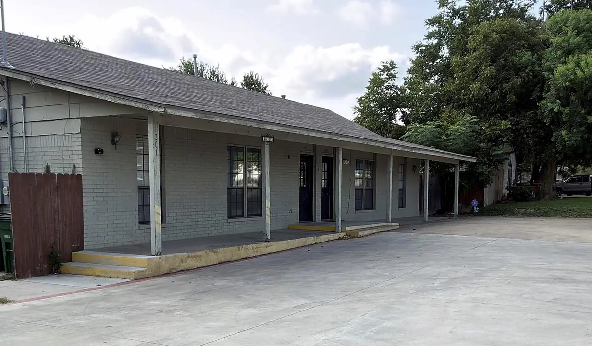 1201 S Mays ST, Round Rock, TX 78664