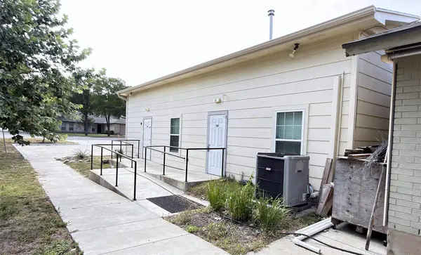 1201 S Mays ST, Round Rock, TX 78664