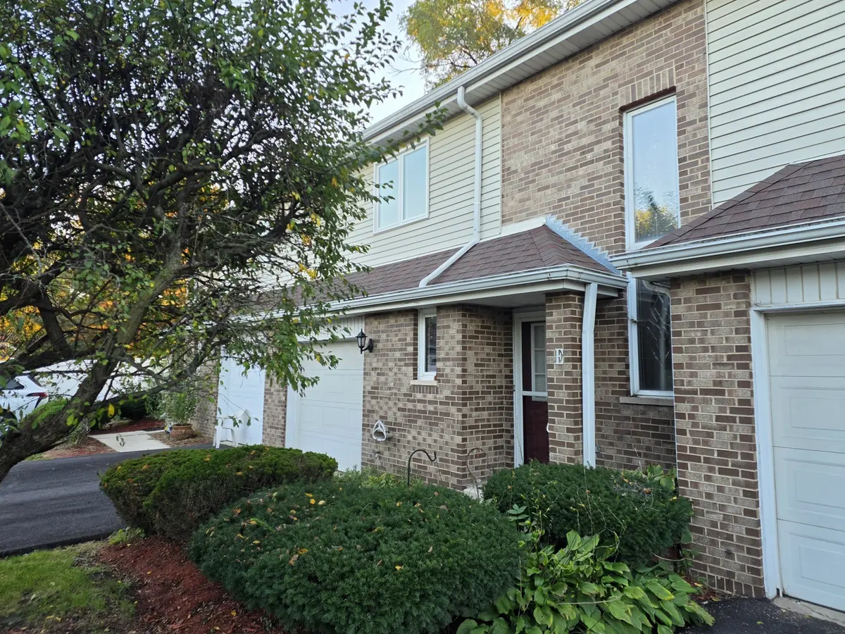 10956 S 76th AVE #E, Palos Hills, IL 60465