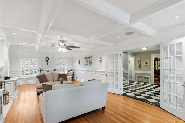 22 Nassau BLVD, Garden City, NY 11530