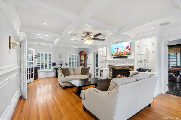 22 Nassau BLVD, Garden City, NY 11530