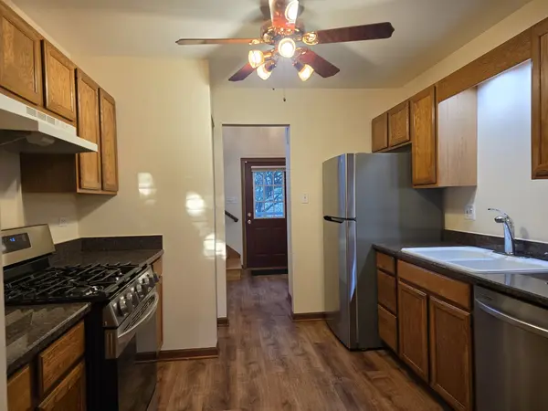 10956 S 76th AVE #E, Palos Hills, IL 60465