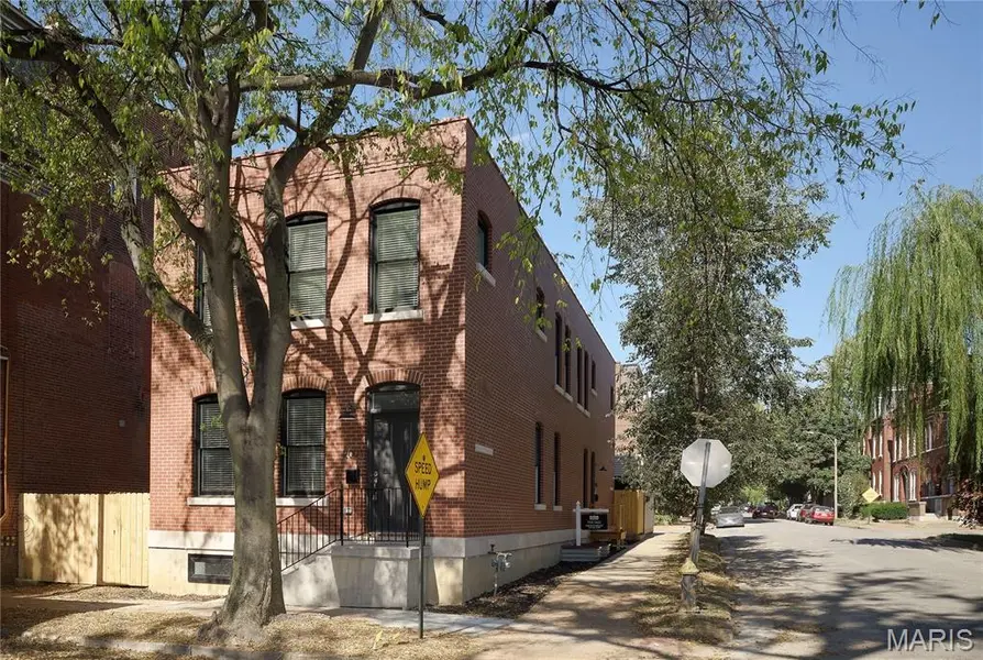 2001 Lynch ST, St Louis, MO 63118