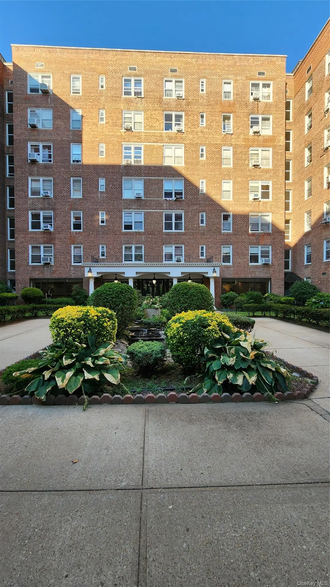 105-37 64 AVE #6E, Forest Hills, NY 11375