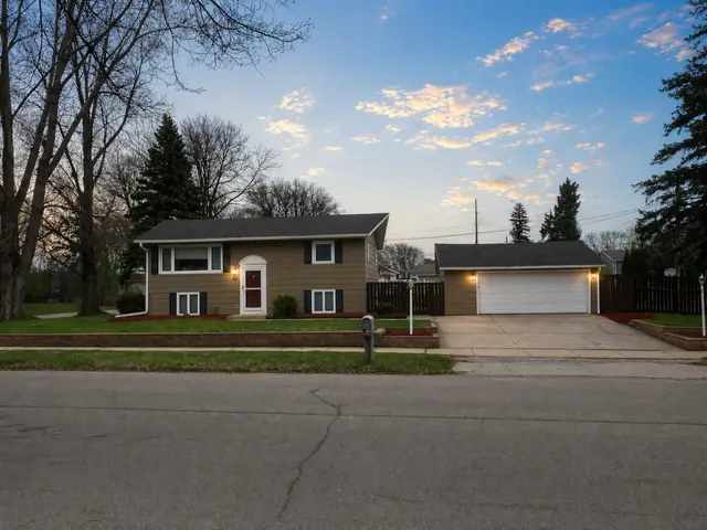 1621 40th ST NW, Rochester, MN 55901