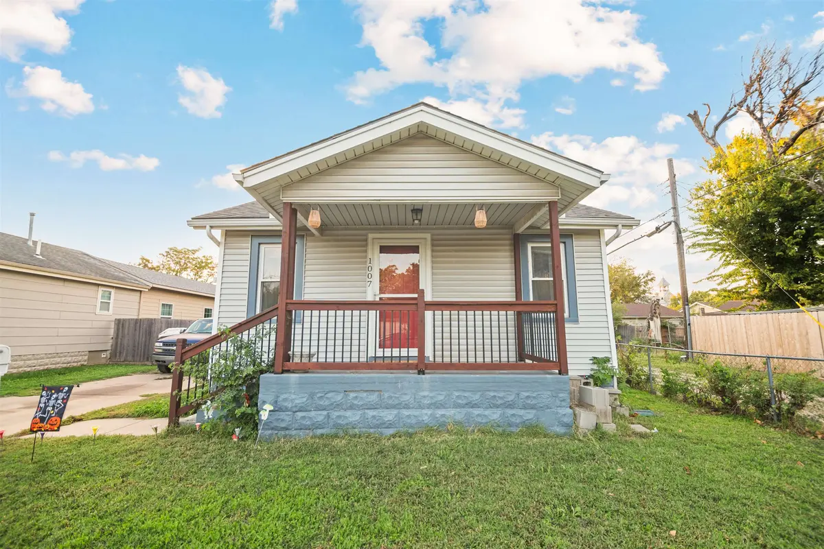 1007 S Dodge Ave, Wichita, KS 67213