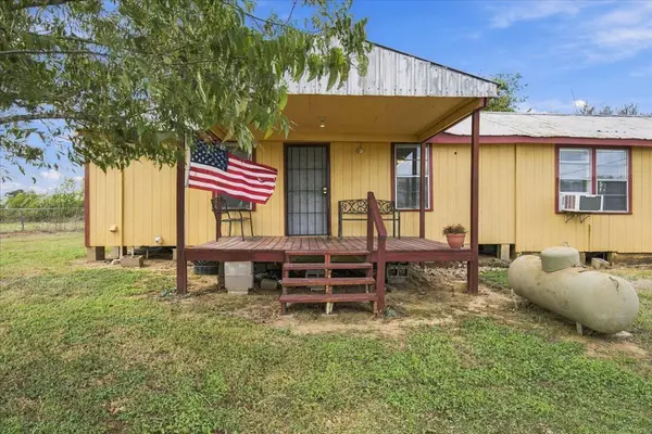 7033 FM County Road 957, Schulenburg, TX 78956
