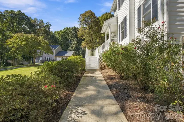 1270 Berra PL, Hickory, NC 28602
