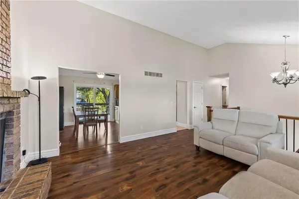 8005 N Congress AVE, Kansas City, MO 64152