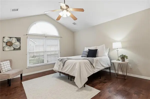 6122 NE KENSINGTON DR, Lee's Summit, MO 64064