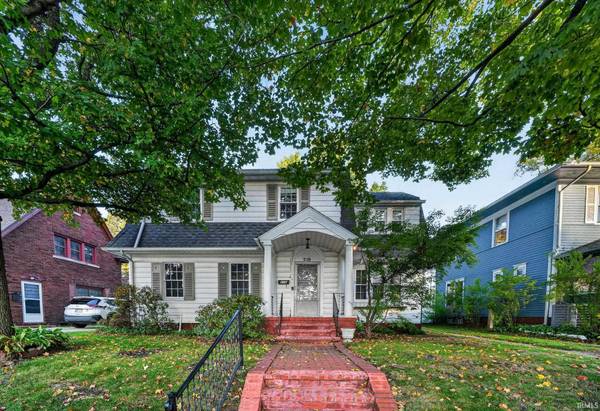 216 N Sunnyside AVE, South Bend, IN 46617-3332