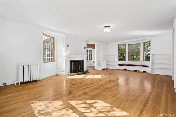 20 Whitfield TER, New Rochelle, NY 10801