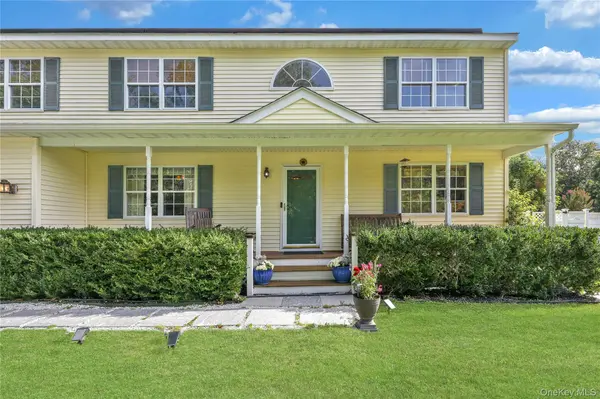 17 Jennifer PATH, Westhampton Beach, NY 11978