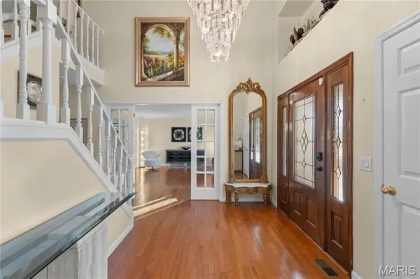 11929 Clayton RD, Town And Country, MO 63131