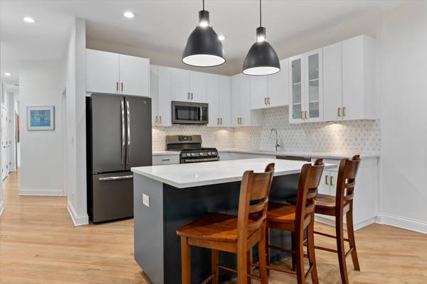 2247 W Wabansia AVE #204, Chicago, IL 60647